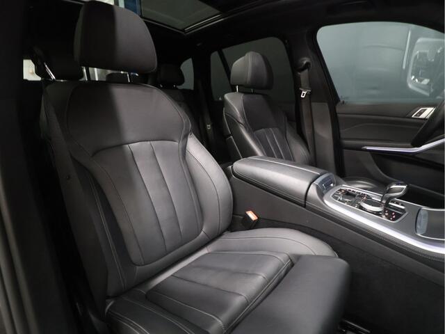 BMW X5 xDrive45e High Executive [SCHUIFKANTELDAK, TREKHAAK INKLAPBAAR, MEMORY SEATS, HARMAN/KARDON, APPLE CARPLAY, ANDROID, 360 CAMERA, HEAD-UP, STUURVERWARMING, STOELVERWARMING, ADAPTIVE CRUISE, VOL LEDER, NIEUWSTAAT]