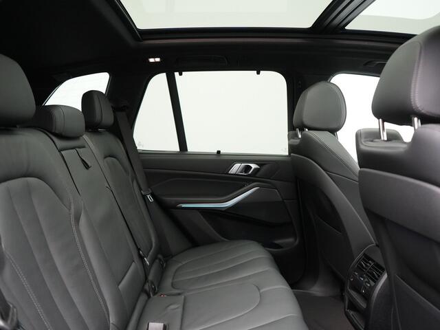 BMW X5 xDrive45e High Executive Plug In Hybrid 395pk Dealer O.H PHEV | Trekhaak Af Fabriek | Luchtvering | Panodak | Head Up | Adaptive Cruise | 360 Camera | Adaptief Onderstel | Lederen Sportstoelen Memory & Verwarmd | Apple Carplay | Sfee