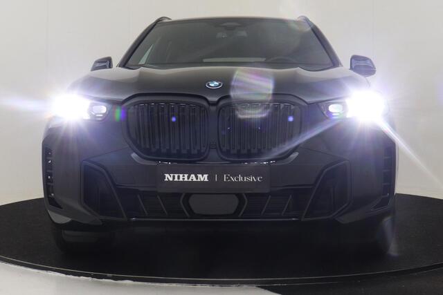 BMW X5 xDrive50e M-SPORT PRO|22'LM VELGEN|PANO DAK|TREKHAAK|CARBON INT.|SOFT CLOSE|COMFORT PLUS|SHADOW LINE|ADAP. LED