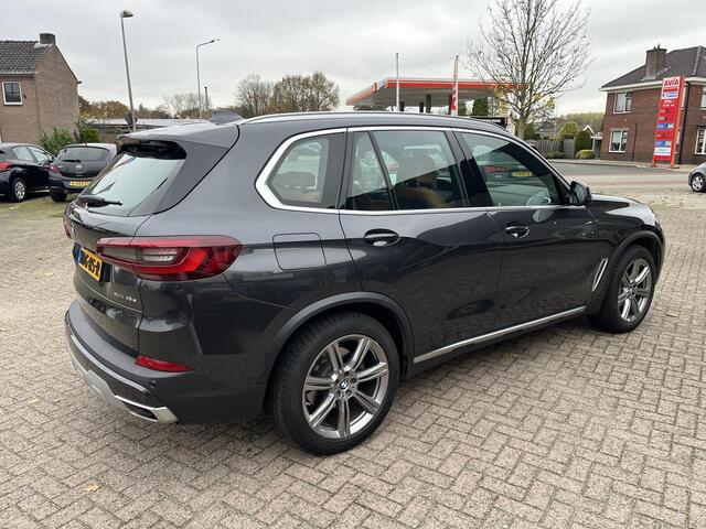 BMW X5 xDrive45e High Executive Plug in hybride. Nieuwstaat. Sjieke kleur combinatie. Navi, camera, head up, elek.stoel verstelling etc.
