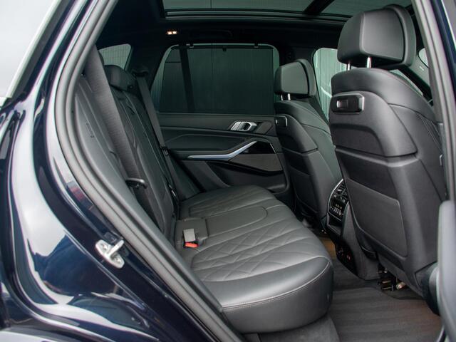 BMW X5 xDrive50e | M Sport | Achteras besturing | Schuif-/kantel Pano | Adapt. Cruise | Adapt. LED | Massage | Softclose | Head-up |