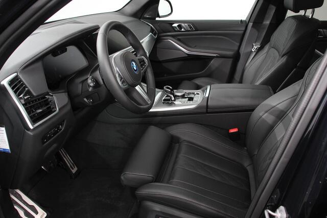 BMW X5 xDrive45e 394pk High Executive M-Sport PHEV 6 cilinder Panoramisch schuif-kantel dak Harman Kardon Head up display Lederen bekleding Electrische verstelling comfort stoelen