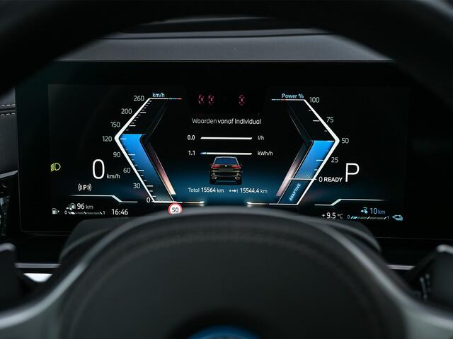 BMW X5 xDRIVE 50e | M-SPORT PRO | SKY LOUNGE | ICONIC GLOW | SHADOW LINE | COMFORT ACCESS | LUCHTVERING | ACTIVE CRUISE | MEMORY SEATS | HEAD-UP | 360 CAMERA | HARMAN/KARDON | STUUR- EN STOELVERWARMING | AMBIANCE | ACHTERBANK VERWARMD | EL. TREKHAAK