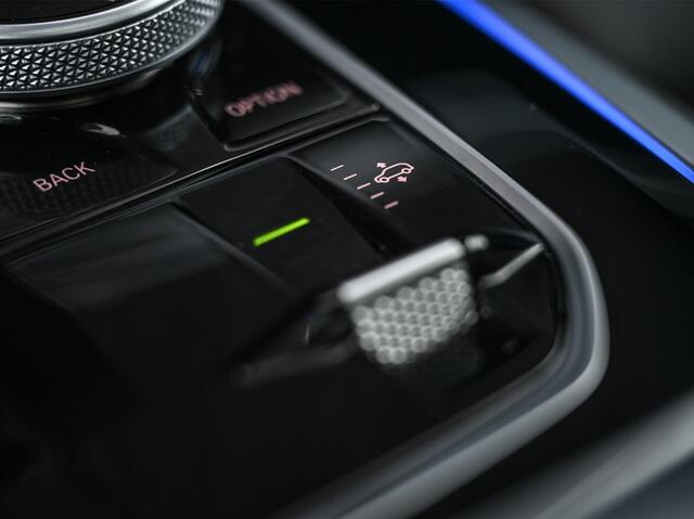 BMW X5 xDRIVE 50e | M-SPORT PRO | SKY LOUNGE | ICONIC GLOW | SHADOW LINE | COMFORT ACCESS | LUCHTVERING | ACTIVE CRUISE | MEMORY SEATS | HEAD-UP | 360 CAMERA | HARMAN/KARDON | STUUR- EN STOELVERWARMING | AMBIANCE | ACHTERBANK VERWARMD | EL. TREKHAAK