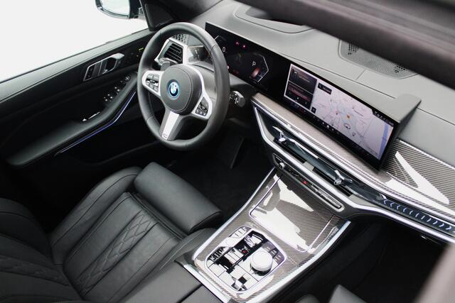 BMW X5 xDrive50e M Sport - Pano - Luchtvering - Trekhaak - Massage - 4wiel besturing - Carbon Pack - Softclose - Stoelverwarming/Koeling - Rijklaar