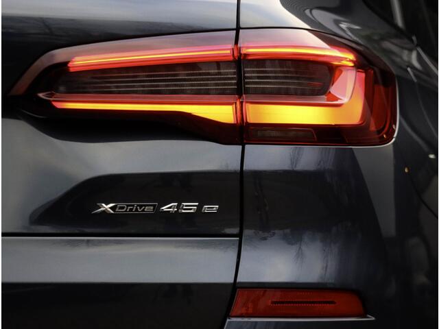 BMW X5 xDrive45e M Sport Lucht Pano 22" Laser Zwarte hemel