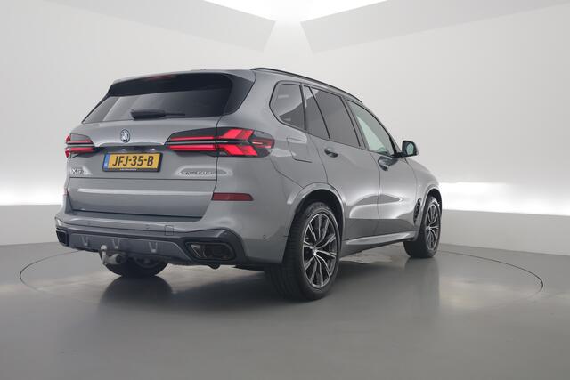 BMW X5 xDrive50e M Sport Pro | Iconic Glow | | Pano | Soft Close | HUD | Luchtvering | Harman Kardon | Elek. Trekhaak |