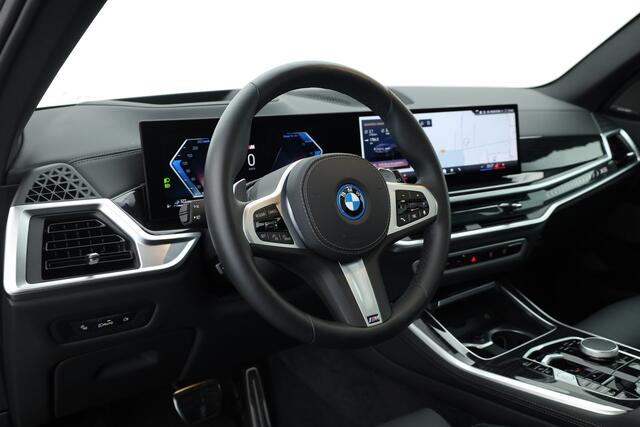 BMW X5 xDrive50e M Sport Pro | Iconic Glow | | Pano | Soft Close | HUD | Luchtvering | Harman Kardon | Elek. Trekhaak |