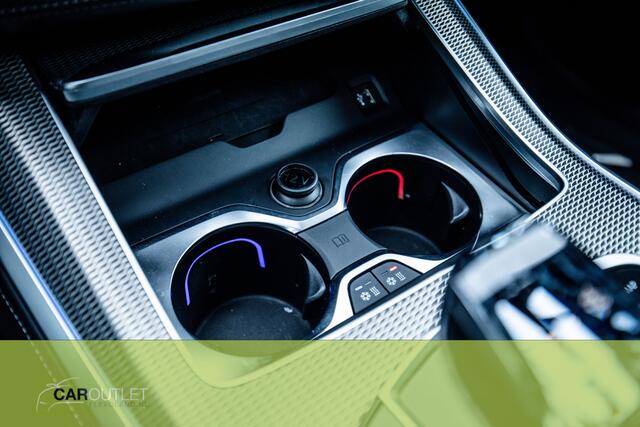 BMW X5 45e High Executive X-Drive45e High Ex Warmte Comf pakket M uitv. Swarovsky/HUD/Bowers&Wilkins/Pano/Massagefuncties/Comfort acces/Soft Close/ Sky Lounge/Stoelverwarming en ventilatie/Stuur\verwarm./Trekhaak/Clima Bekerh/Carbon performance ETC! Zeer goed on