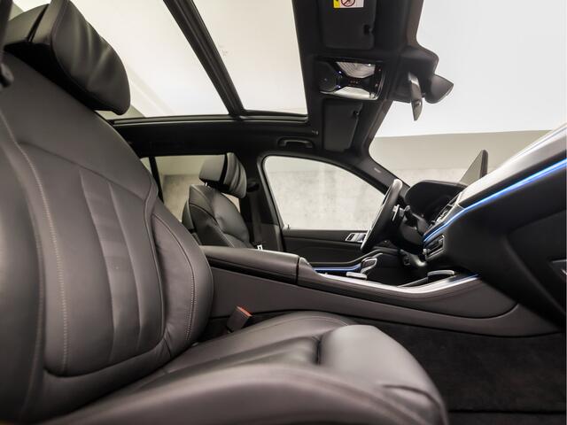 BMW X5 xDrive45e M Sport High Executive 395Pk Automaat (PANORAMADAK, LUCHTVERING, ARMSTEUN VERWARMD, HEAD-UP DISPLAY, COMFORTSTOELEN MET GEHEUGEN, SOFT CLOSE, 360 CAMERA, HARMAN/KARDON, STUURWIEL VERWARMD, ADAPTIVE CRUISE, NIEUWSTA