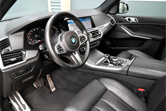BMW X5 xDrive45e M-SPORT / PANO / MASSAGE / SOFTCLOSE / 4WIELSTURING / LASER / HUD / TREKHAAK / BTW