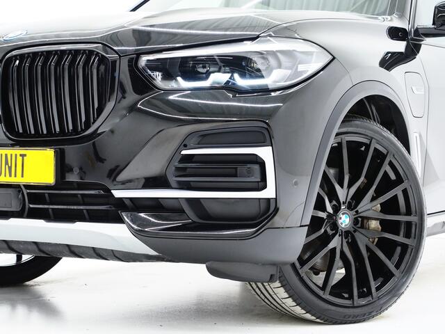 BMW X5 xDrive45e High Executive | Panoramadak | Luchtvering | Trekhaak | Camera | Adaptive Cruise | Carplay