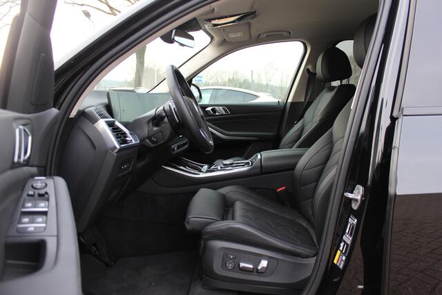 BMW X5 xDrive50e / Trekhaak / Panoramadak / Camera / Leder / Luchtvering / Keyless / DAB / Stoelverwarming 4x / ACC
