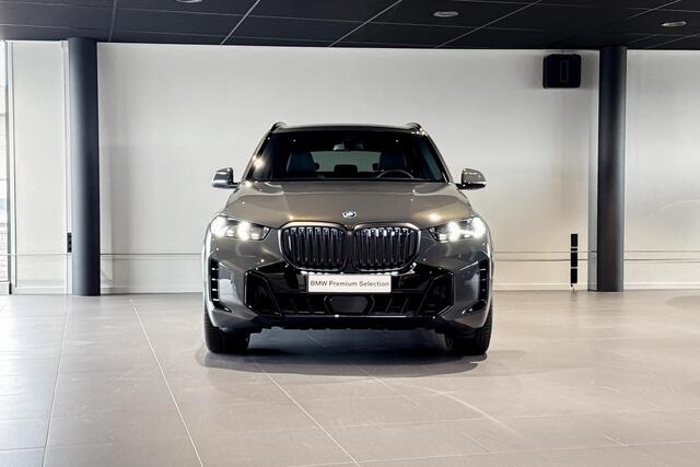 BMW X5 xDrive50e | M Sport Pro | Glazen Panoramadak | Harman Kardon | Soft-close | Trekhaak |