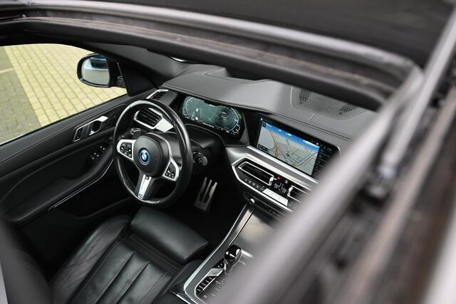 BMW X5 xDrive45e High Executive M Sport Automaat / Panoramadak / Trekhaak / Laserlight / Soft-Close / Head-Up / Parking Assistant Plus / Adaptief onderstel