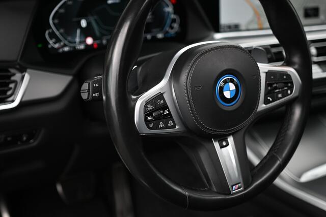 BMW X5 xDrive45e High Executive M Sport Automaat / Panoramadak / Trekhaak / Laserlight / Soft-Close / Head-Up / Parking Assistant Plus / Adaptief onderstel