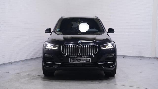 BMW X5 xDrive45e High Executive DAB-ontvangst apple carplay camera verwarmde en geventileerde comfort voorstoelen met memory driving-assist private-glas 19"-inch lmv zwarte hemelbekleding elektrische stuurkolom trekhaak