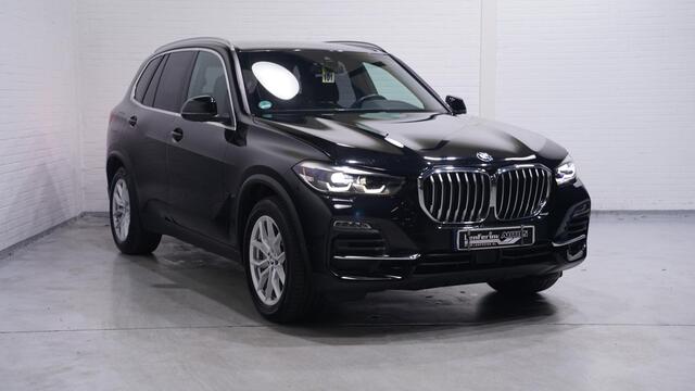 BMW X5 xDrive45e High Executive DAB-ontvangst apple carplay camera verwarmde en geventileerde comfort voorstoelen met memory driving-assist private-glas 19"-inch lmv zwarte hemelbekleding elektrische stuurkolom trekhaak