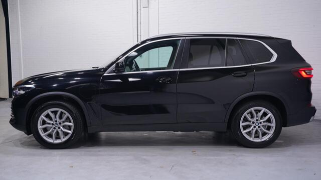 BMW X5 xDrive45e High Executive DAB-ontvangst apple carplay camera verwarmde en geventileerde comfort voorstoelen met memory driving-assist private-glas 19"-inch lmv zwarte hemelbekleding elektrische stuurkolom trekhaak