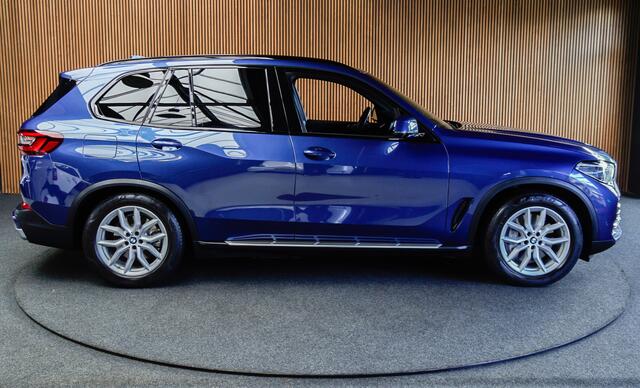 BMW X5 xDrive45e HUD 360° ACC Matrix Leder Navi PDC Memory seats Elektr. bedienbaar achterklep Elektr. uitklapbare trekhaak Sportstoelen Stoelverwarming LM velgen BTW auto
