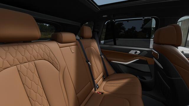 BMW X5 xDrive50e High Executive M Sport Automaat / Panoramadak / Trekhaak / Massagefunctie / Soft-Close / Comfortstoelen / Parking Assistant Professional / Active Steering