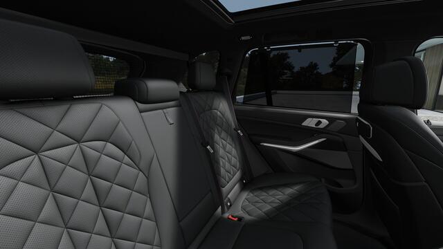 BMW X5 xDrive50e High Executive M Sport Automaat / Panoramadak / Trekhaak / Comfortstoelen / Parking Assistant Professional / Massagefunctie / Soft-Close / Active Steering