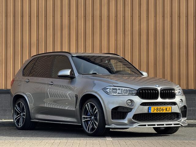 BMW X5 M | 576 PK! | Maxton | Carbon | 21" Lichtmetaal | Leder | Elektrische Trekhaak | Camera | Lane Assist | Dodehoeksensor | Harman & Kardon | Head-Up Display | Sfeerverlichting |