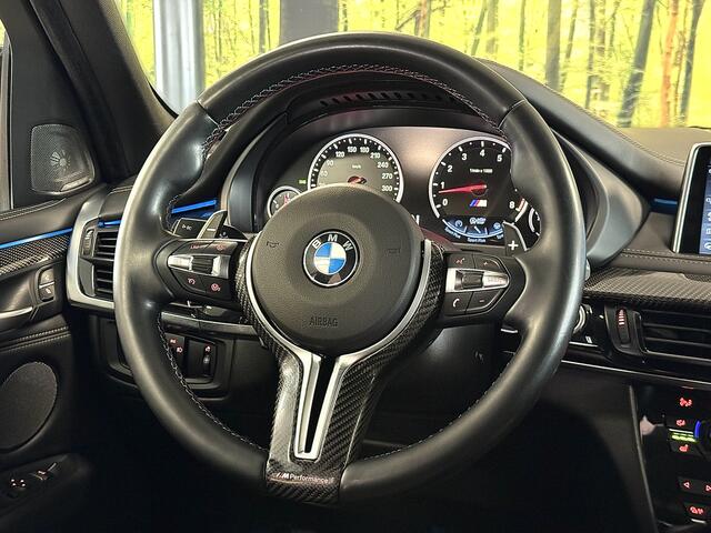 BMW X5 M | 576 PK! | Maxton | Carbon | 21" Lichtmetaal | Leder | Elektrische Trekhaak | Camera | Lane Assist | Dodehoeksensor | Harman & Kardon | Head-Up Display | Sfeerverlichting |