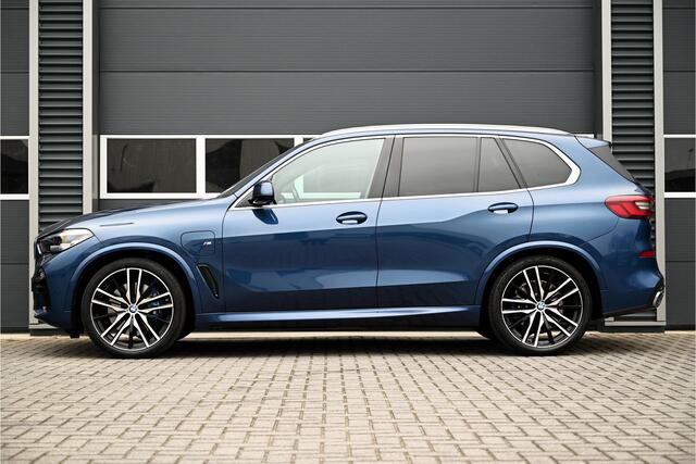 BMW X5 xDrive45e M-SPORT / HEAD UP DISPLAY / LEDER / MEMORY / CAMERA / ACC / STOELVERWARMING / 22"