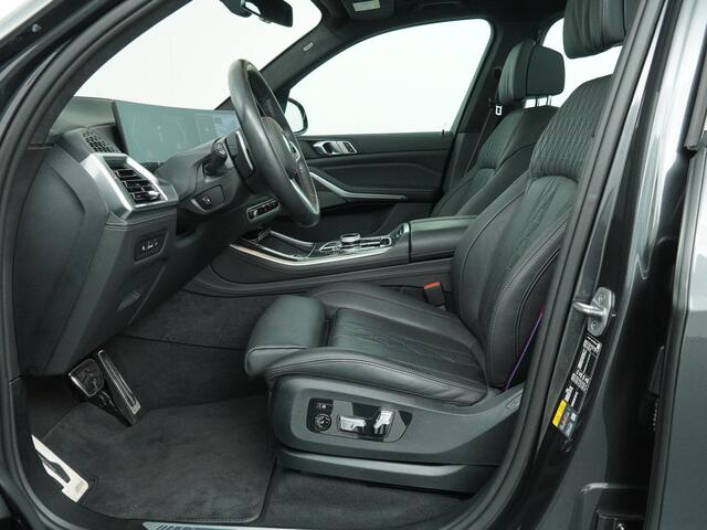 BMW X5 xDrive50e | M Sportpakket | Panoramadak | Head-Up | Harman Kardon | Stoelventilatie | Stoelverwarming V+A | Carbon interieur | 22'' | Comfortzetels |
