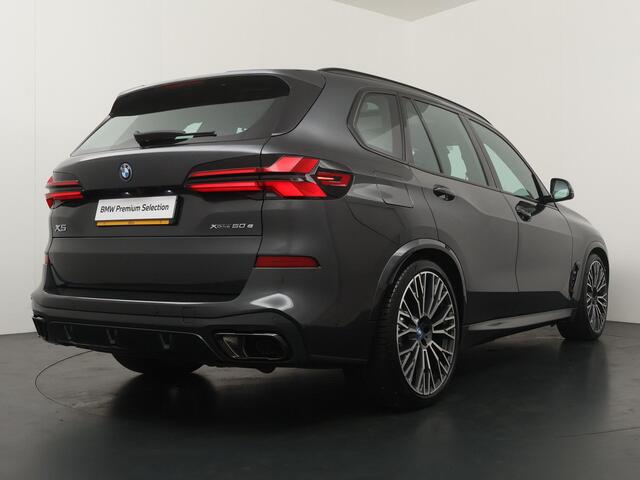 BMW X5 xDrive50e | M Sportpakket | Panoramadak | Head-Up | Harman Kardon | Stoelventilatie | Stoelverwarming V+A | Carbon interieur | 22'' | Comfortzetels |