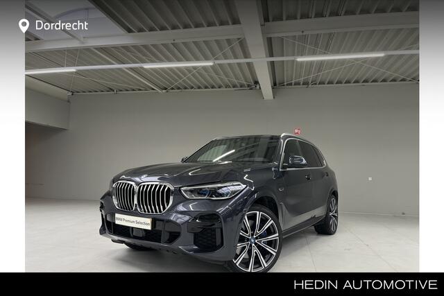 BMW X5 xDrive45e M-Sport | 2 jaar BMW Garantie | 22" | Panorama | Head-Up | Laser | Soft Close | Active Cruise Control met Stop en Go-functie