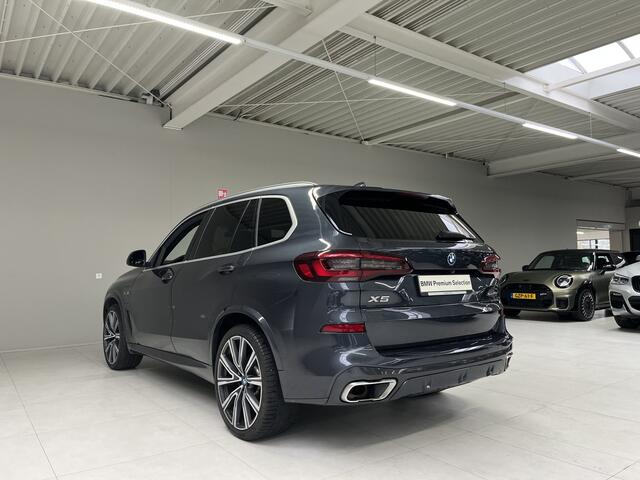 BMW X5 xDrive45e M-Sport | 2 jaar BMW Garantie | 22" | Panorama | Head-Up | Laser | Soft Close | Active Cruise Control met Stop en Go-functie