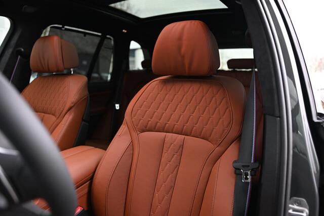 BMW X5 xDrive50e High Executive M Sport Automaat / Panoramadak Sky Lounge / Trekhaak / Massagefunctie / Bowers & Wilkins / Parking Assistant Professional / Soft-Close