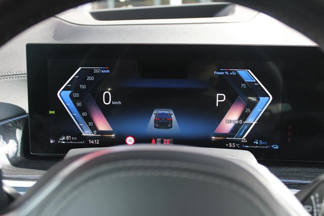 BMW X5 xDrive50e 490PK M-SPORT | PANORAMA SCHUIF/KANTEL DAK "SKY LOUNGE" | COMFORT STOELEN ELEKTRISCH VERSTELBAAR MET GEHEUGENFUNCTIE EN VERWARMBAAR VOOR EN ACHTER | LEDEREN BEKLEDING BMW INDIVIDUAL ZWART | EDELHOUT INTERIEURLIJSTEN | RIJASSISTENT-SYSTEEM DRIVIN