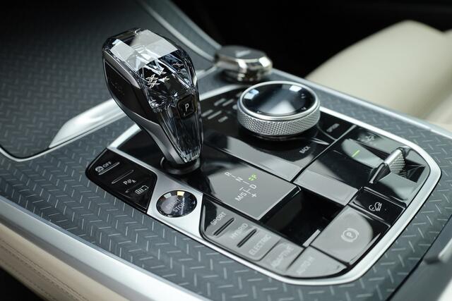 BMW X5 xDrive45e M Sport | SOH 95% | Pano | HUD | Laser | Elek. Trekhaak | Luchtvering | Shadowline | Leder+Memory | Dig. Cockpit | Stoel- Stuurverw. | Camera+PDC | Elek. Klep | V