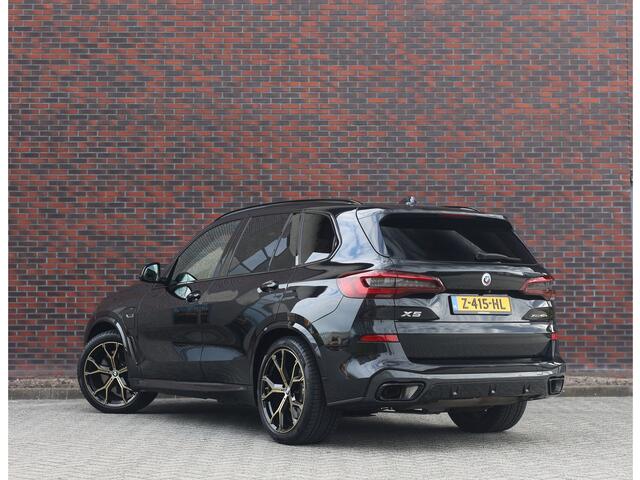 BMW X5 45e xDrive | SkyLounge - Trekhaak - B&W