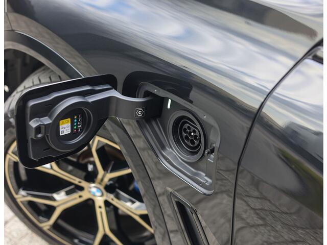 BMW X5 45e xDrive | SkyLounge - Trekhaak - B&W