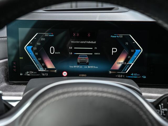 BMW X5 xDrive50e M Sport | Panoramdak | Soh100% | Comfort seats | Head up | Active cruise | Bowers&Wilkins | 360 Camera | Ambiance interieur | Soft close | Sky lounge | Trekhaak