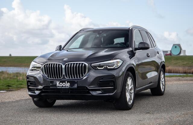 BMW X5 xDrive45e High Executive CARPLAY / CAMERA / DEALER ONDERHOUDEN / BRUIN LEER / STOELVERWARMING