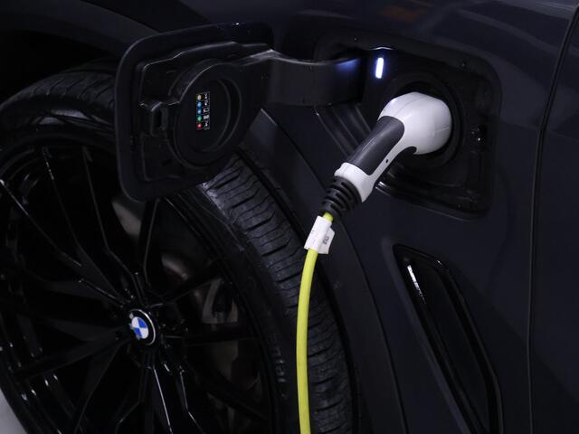 BMW X5 xDrive45e M Sport [LUCHTVERING, HARMAN/KARDON, APPLE CARPLAY, ANDROID, MEMORY SEATS, 360 CAMERA, STOELVERWARMING, INDIVIDUAL LEDER, SPORTSTUUR, ADAPTIVE CRUISE, CLIMATE, NIEUWSTAAT]