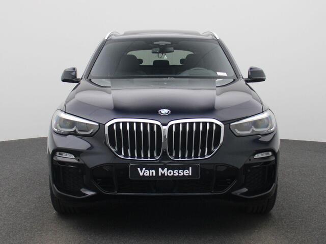 BMW X5 xDrive45e High Executive | Elektr. bed. achterklep | Climate Control / ECC | Open dak schuif/kantel | Licht metalen velgen 20 inch | Trekhaak inklapbaar | Cruise control Adaptive | Navigatie | Lederen bekleding | Elektrisch verst. stoelen | Stoelverwarmin