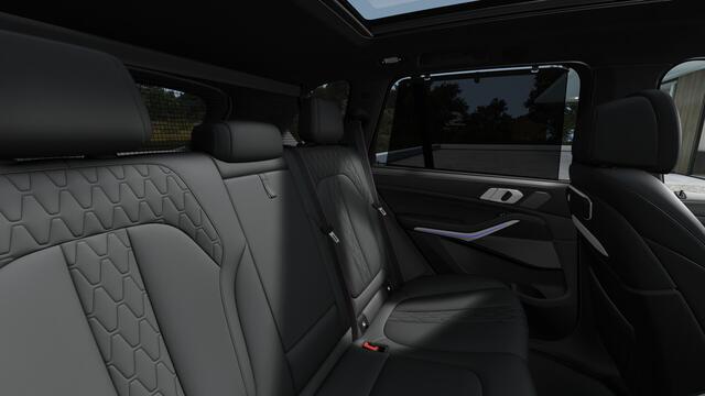 BMW X5 xDrive50e M Sport Automaat / Panoramadak Sky Lounge / Trekhaak / Parking Assistant Professional / Soft-Close / Massagefunctie / Active Steering