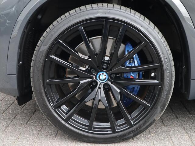 BMW X5 xDrive45e High Executive M Sport Pakket Automaat / Live Cockpit Professional / Panoramadak / Driving Assistant Professional / Trekhaak / Luchtvering / Comfortstoelen / M Sportremsysteem / 21 Inch / Hifi / Parkeerhulpsysteem Plus
