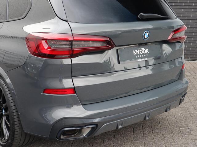 BMW X5 xDrive45e High Executive M Sport Pakket Automaat / Live Cockpit Professional / Panoramadak / Driving Assistant Professional / Trekhaak / Luchtvering / Comfortstoelen / M Sportremsysteem / 21 Inch / Hifi / Parkeerhulpsysteem Plus