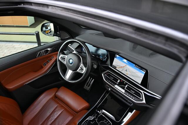 BMW X5 xDrive45e M Sport Automaat / Panoramadak / Comfortstoelen / Comfort Access / Head-Up / Harman Kardon / Laserlight / Parking Assistant Plus / Trekhaak afneembaar