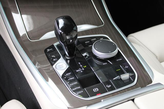 BMW X5 xDrive45e High Executive xLine Automaat / Trekhaak / Comfortstoelen / Adaptieve LED / Stoelverwarming / Achteruitrijcamera