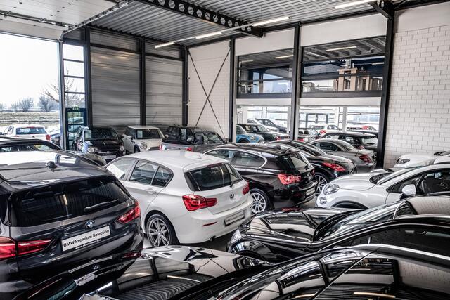 BMW X5 xDrive50e High Executive M Sport | Sky Lounge | BMW Nieren Iconic Glow | Head-UP | Panodak Sky Lounge | Luchtvering | Soft Close | Harman-Kardon | 360 Camera | Trekhaak | Park Assist Prof | Individual Leder Merino | Zwarte Hemel | 1e Eigenaar!