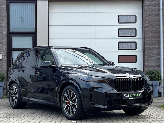 BMW X5 xDrive50e High Executive M Sport | Sky Lounge | BMW Nieren Iconic Glow | Head-UP | Panodak Sky Lounge | Luchtvering | Soft Close | Harman-Kardon | 360 Camera | Trekhaak | Park Assist Prof | Individual Leder Merino | Zwarte Hemel | 1e Eigenaar!
