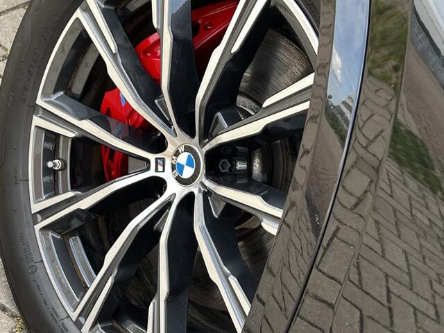 BMW X5 xDrive50e High Executive M Sport | Sky Lounge | BMW Nieren Iconic Glow | Head-UP | Panodak Sky Lounge | Luchtvering | Soft Close | Harman-Kardon | 360 Camera | Trekhaak | Park Assist Prof | Individual Leder Merino | Zwarte Hemel | 1e Eigenaar!